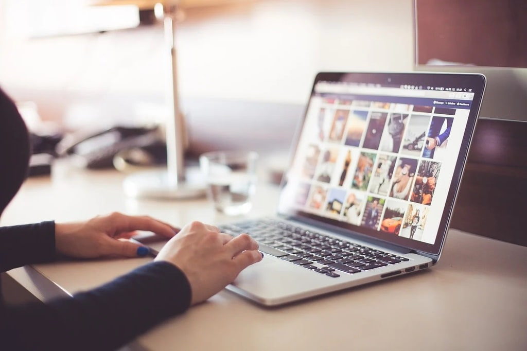 La montée des assistants virtuels dans la production de contenu